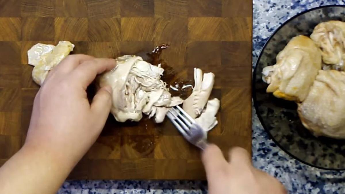 Отделите мясо от косточек