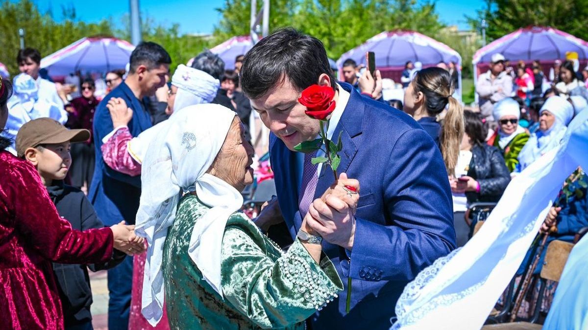 аналар күні