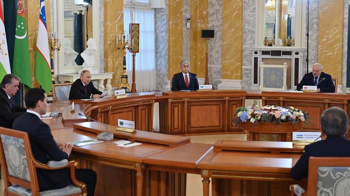 Қасым-Жомарт Тоқаев Константин сарайында Қасым-Жомарт Тоқаев Константин сарайында
