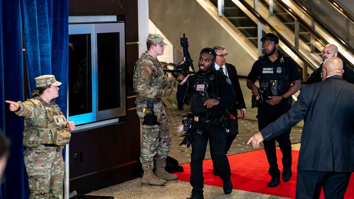 Спецслужбы на месте происшествия