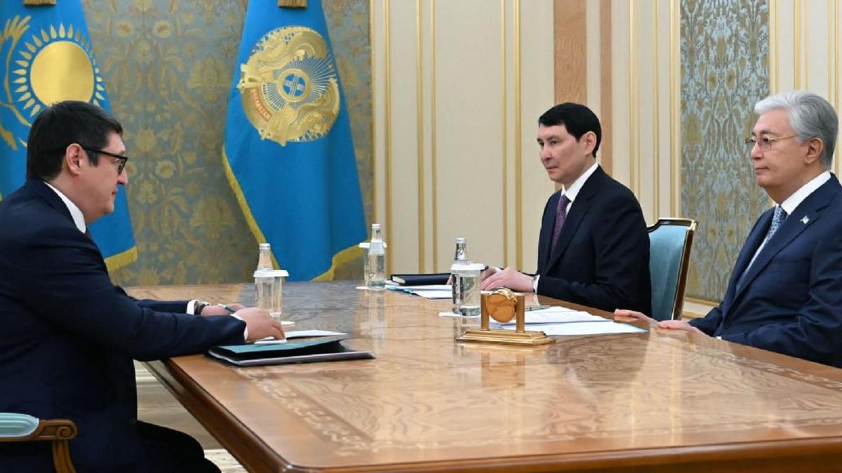 Алмасадам Сәтқалиев пен Қасым-Жомарт Тоқаев Алмасадам Сәтқалиев пен Қасым-Жомарт Тоқаев