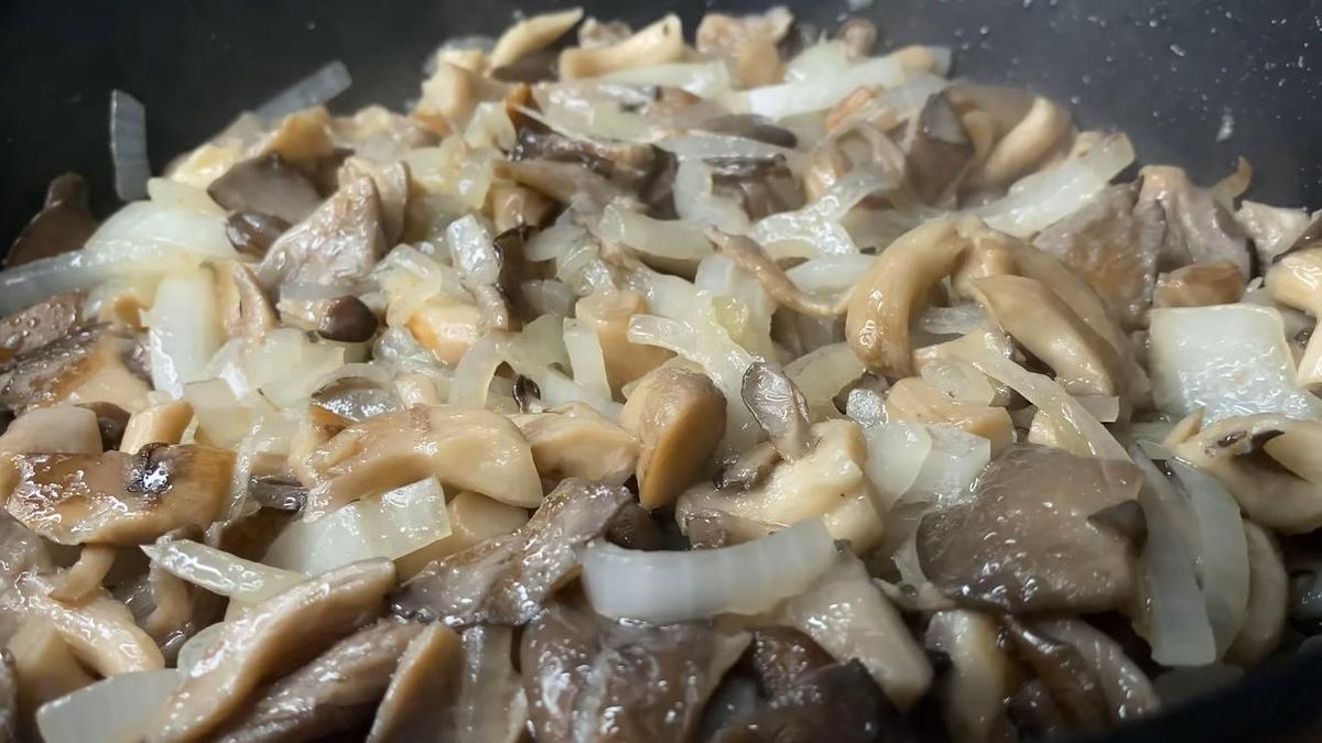 Жарка грибов с луком