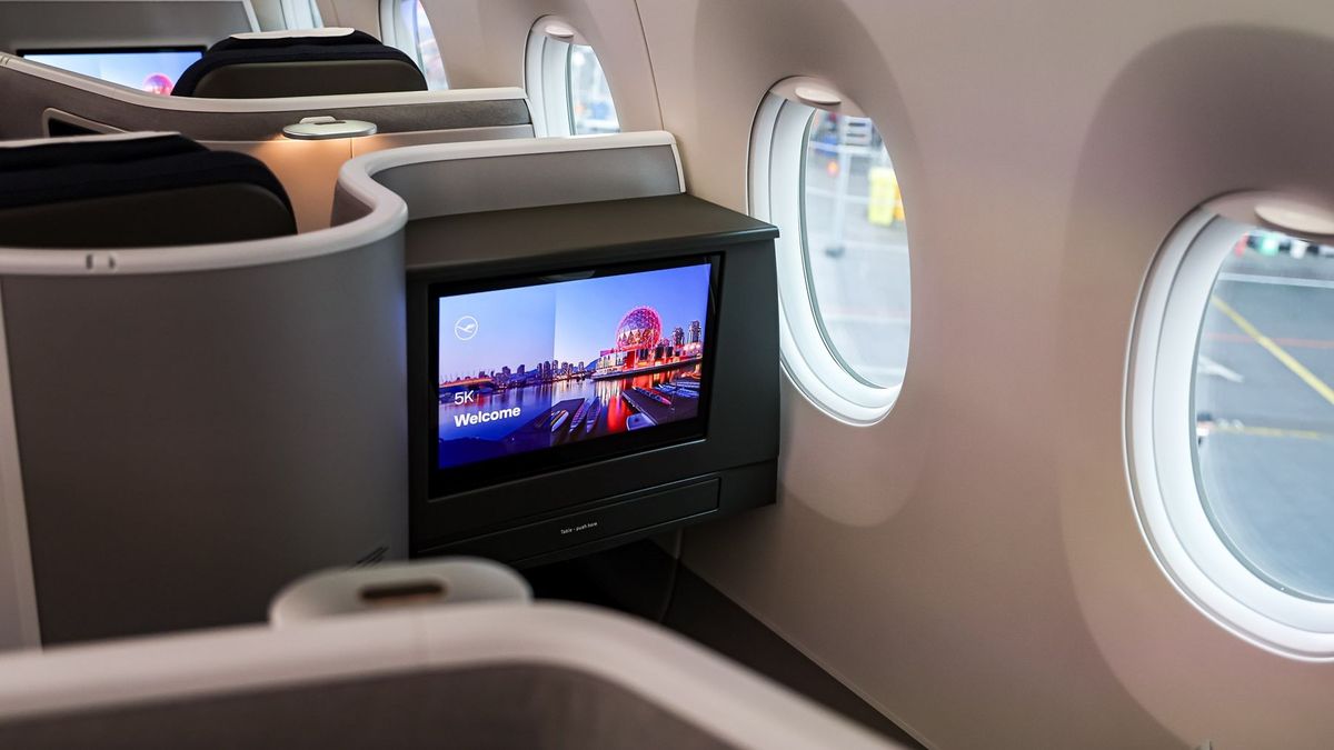 ұшақ салоны