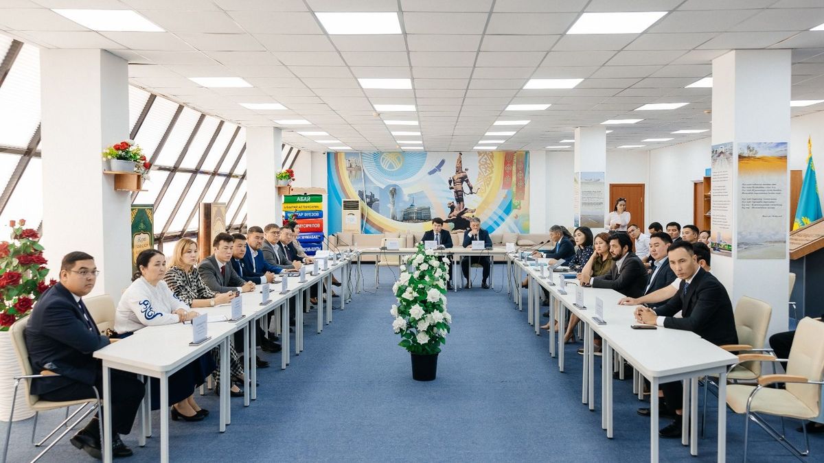 Атыраулық жастарға Президенттің кітабы тарту етілді