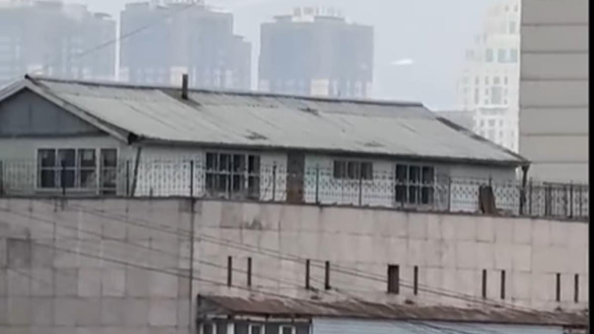 Частный дом на крыше многоэтажки в Алматы Частный дом на крыше многоэтажки в Алматы