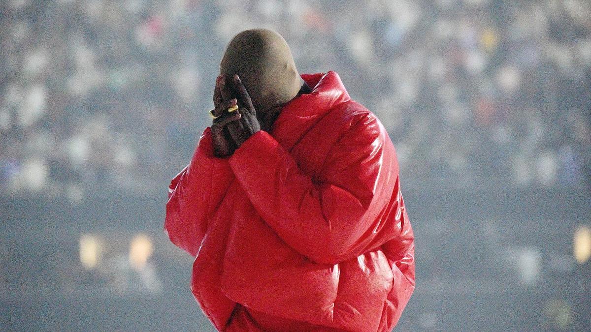 Канье Уэст на выступлении перед выходом альбома "Donda"