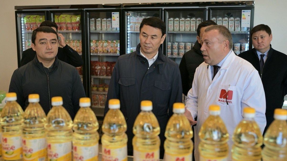 Дархан Сатыбалды на предприятии "Масло-Дел"