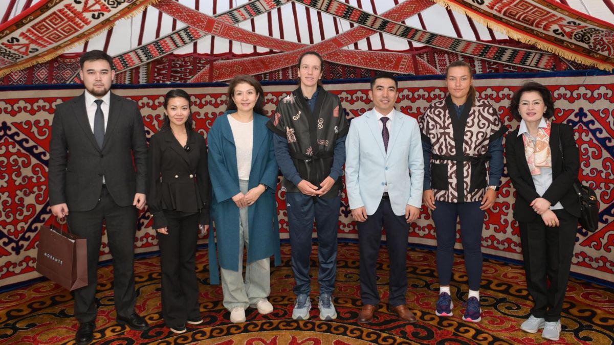 Визит Анны Данилиной и Сони Жиенбаевой