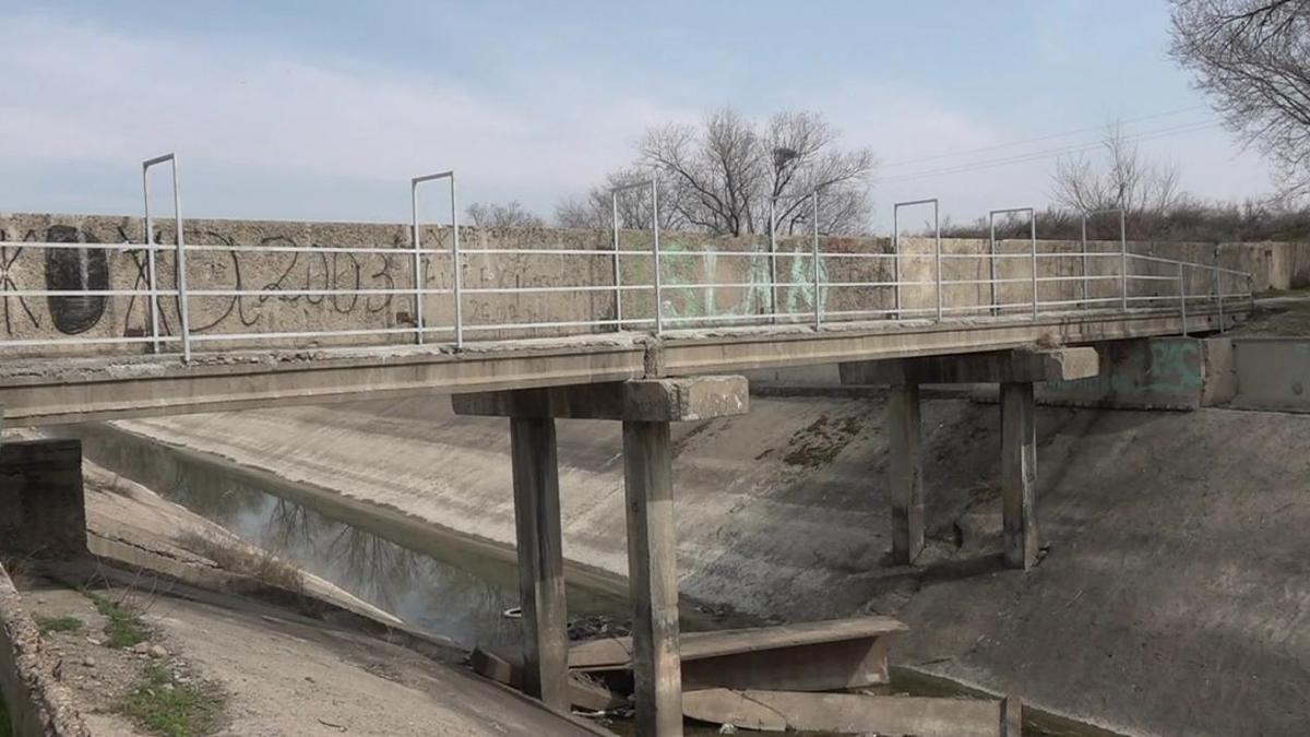 Переправа через водный канал в селе Болек