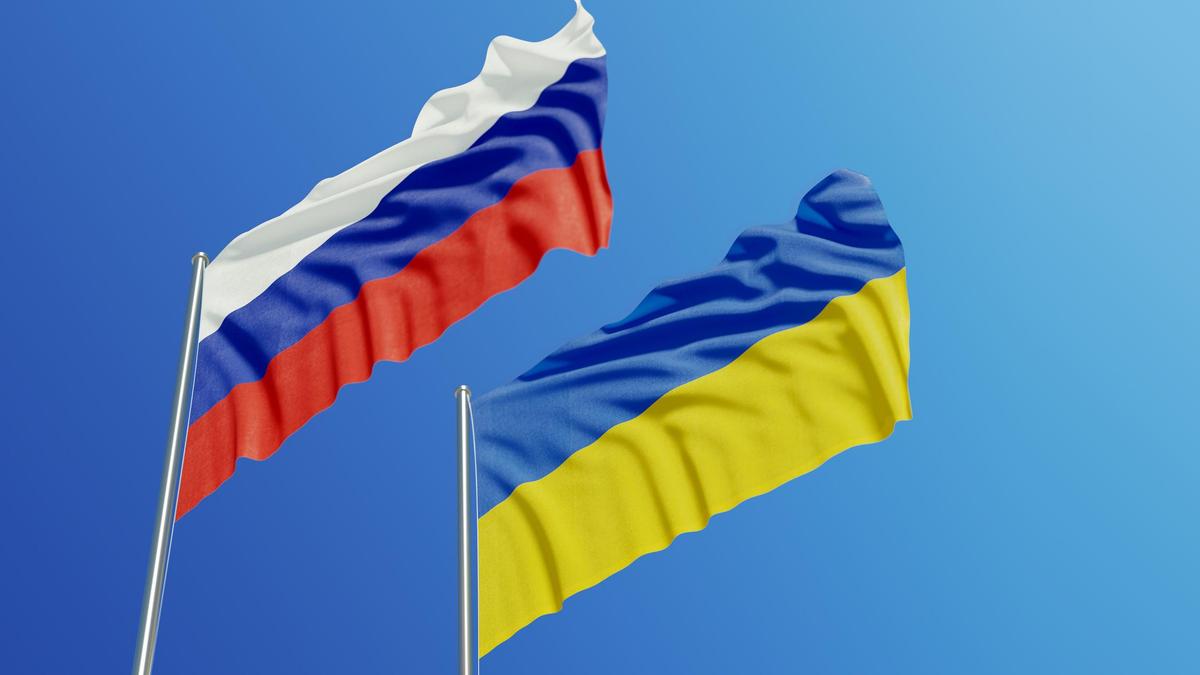 Флаги России и Украины