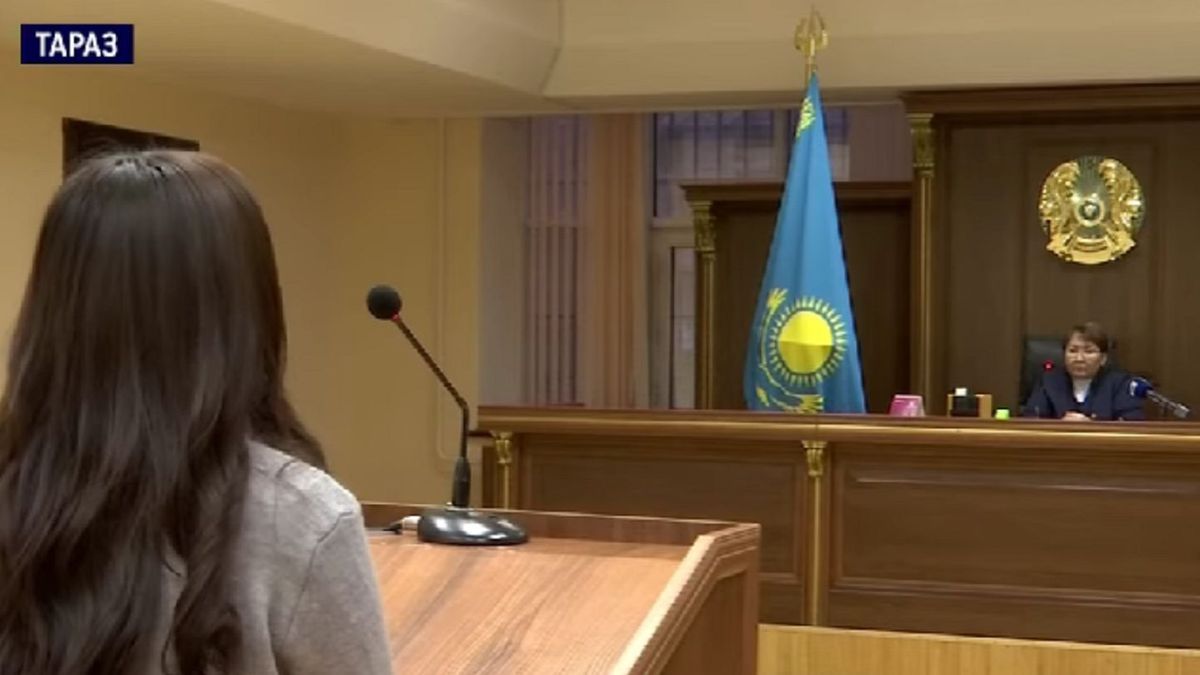 Девушка в суде