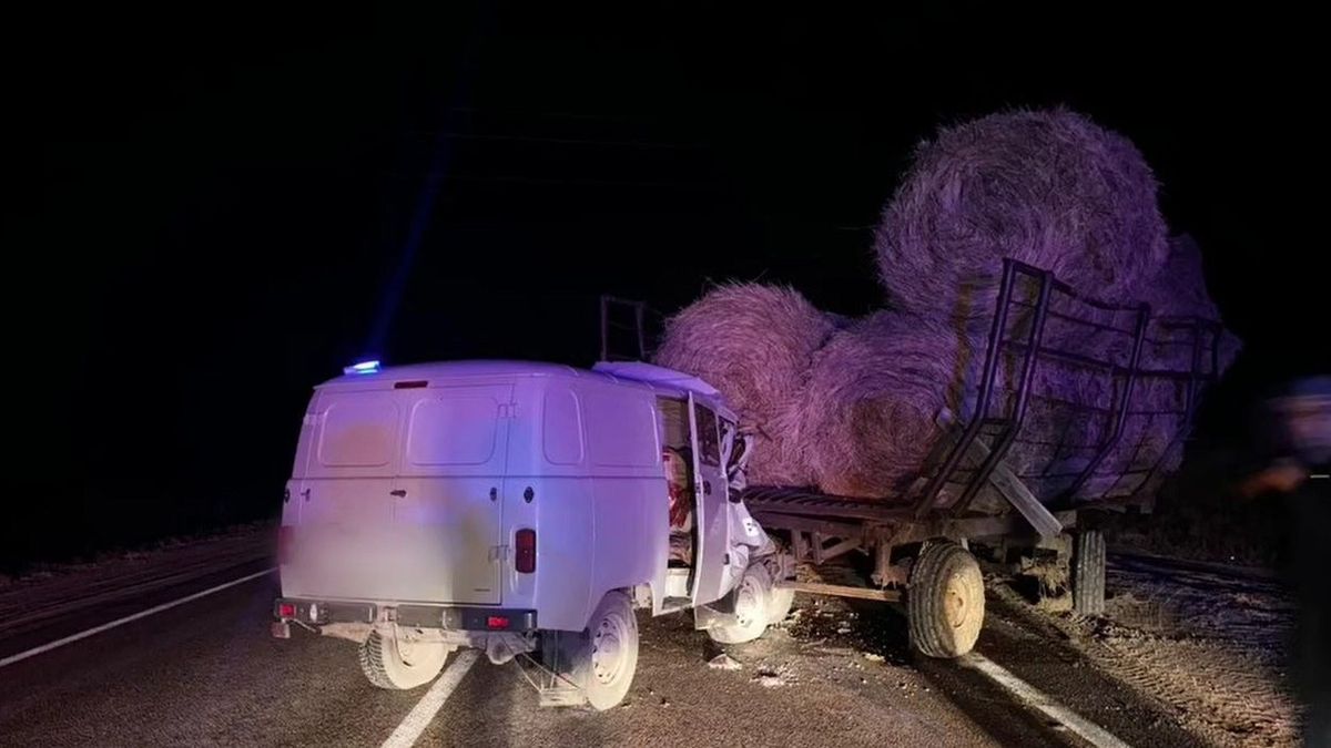 Столкновение с прицепом трактора