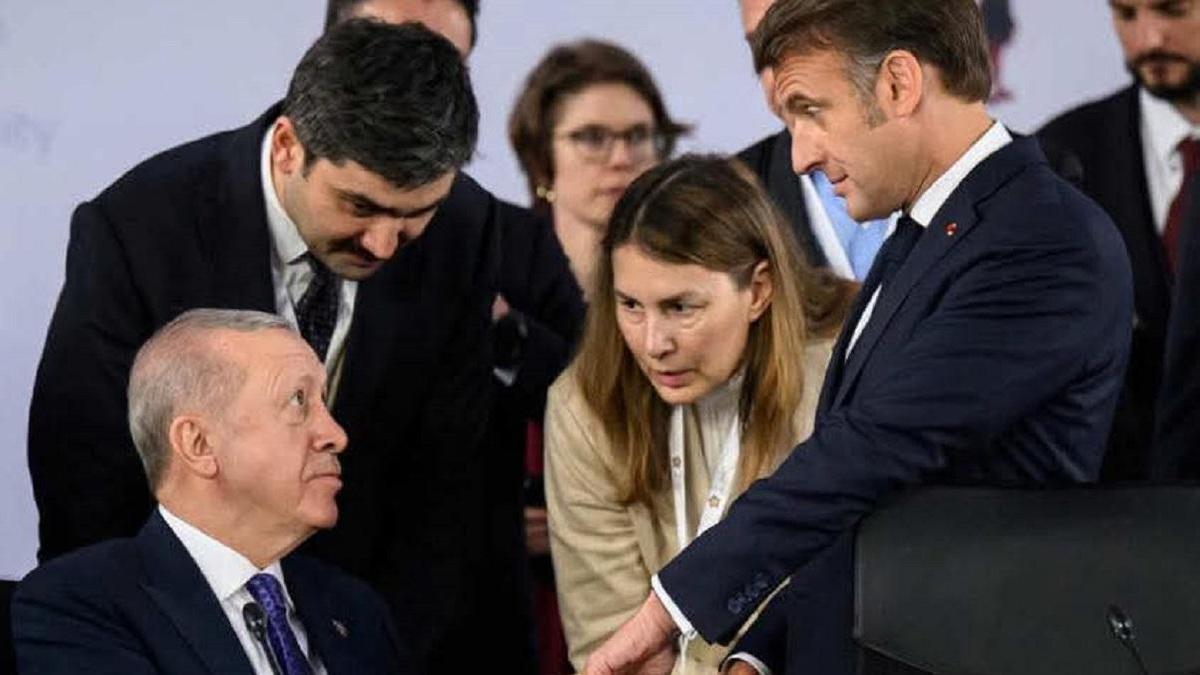 Реджеп Тайип Эрдоган и Эммануэль Макрон Реджеп Тайип Эрдоган и Эммануэль Макрон