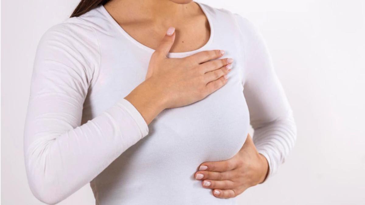 Почему болит грудь у женщины: причины неприятного явления