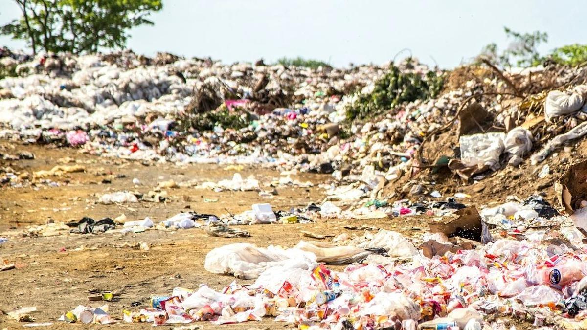 Стихийная свалка мусора