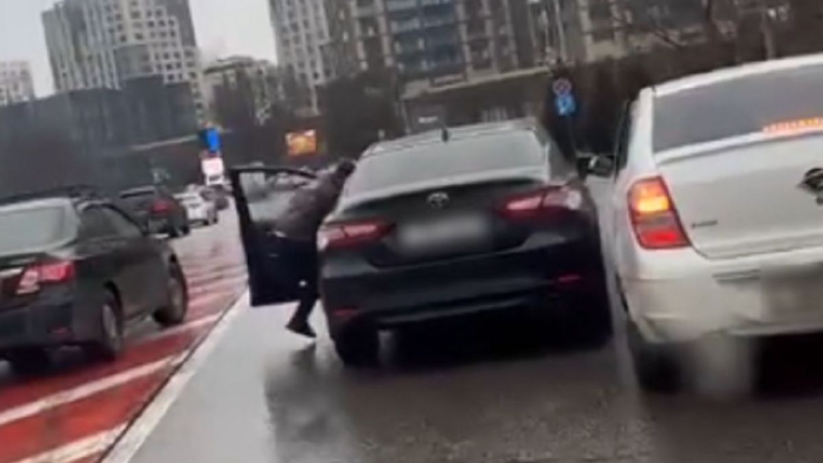 распылил баллончик