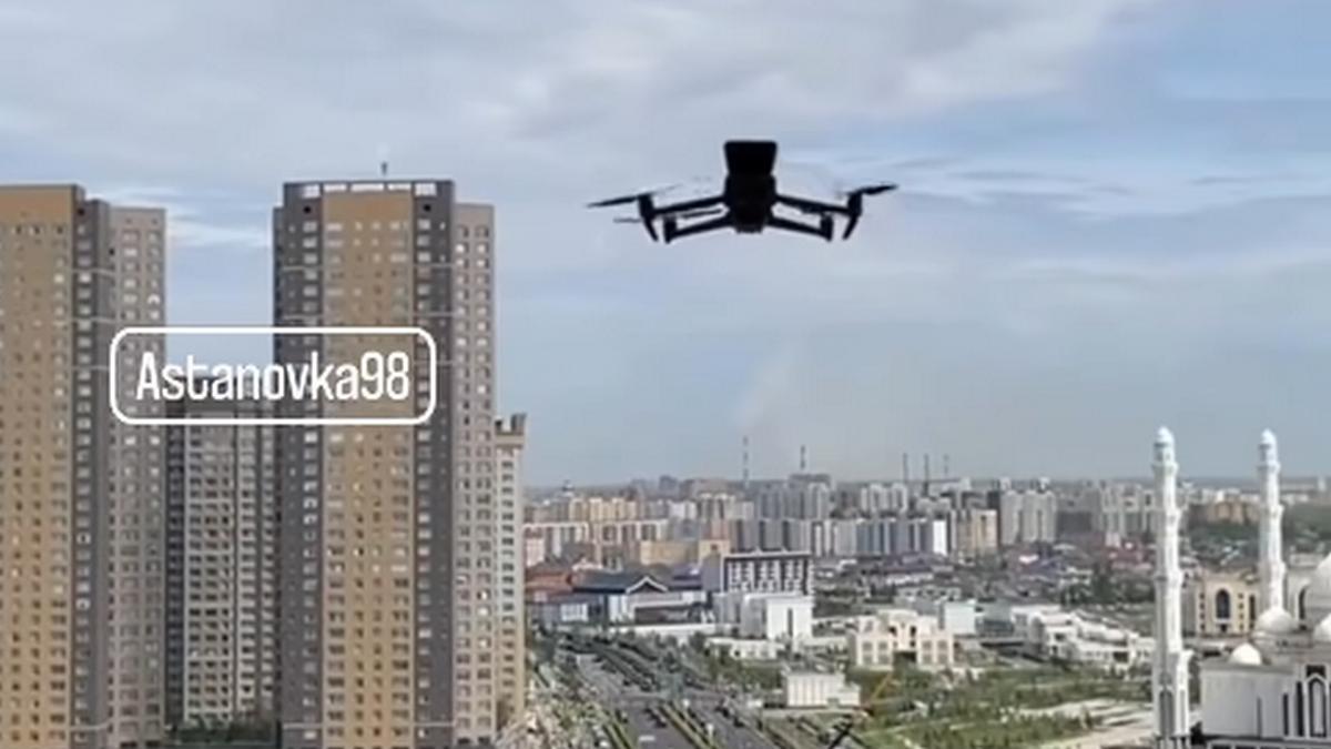 Дрон у окна Дрон у окна