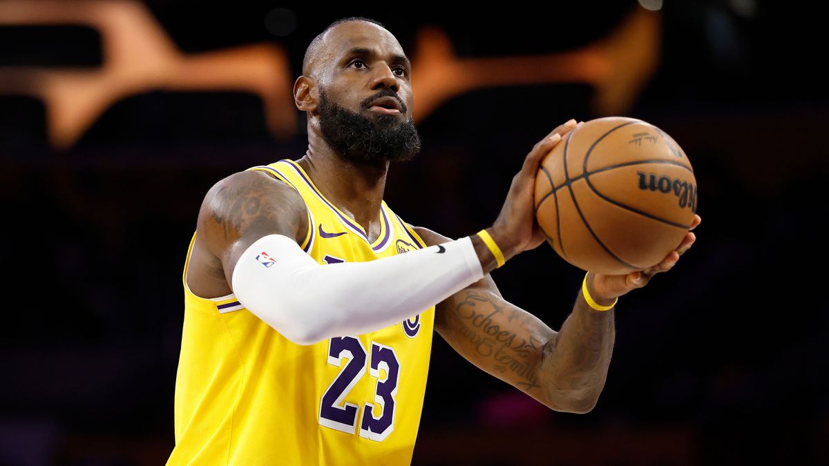 Американский баскетболист Леброн Джеймс