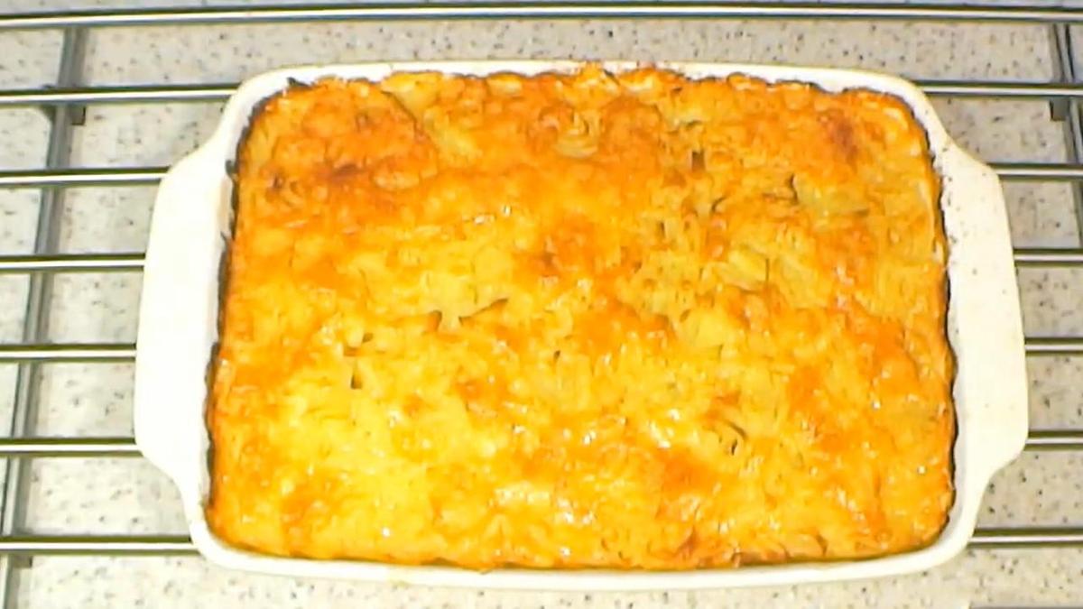 Мясо по-французски в форме для запекания на решетке