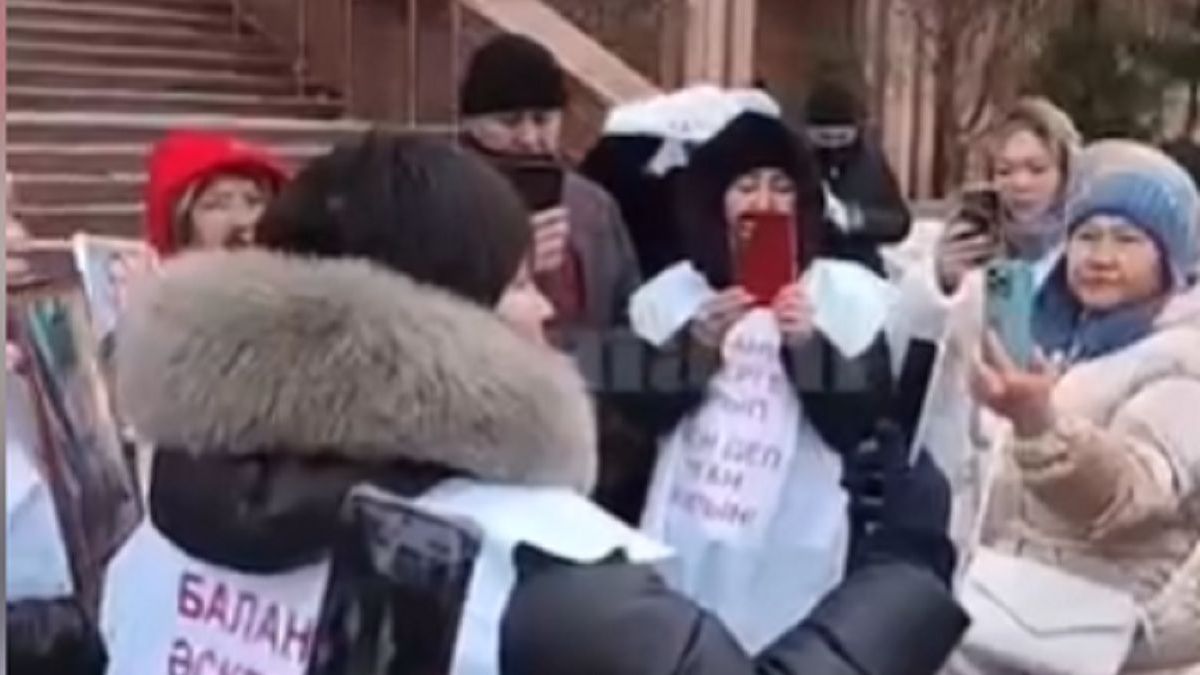 Участницы митинга матерей погибших солдат