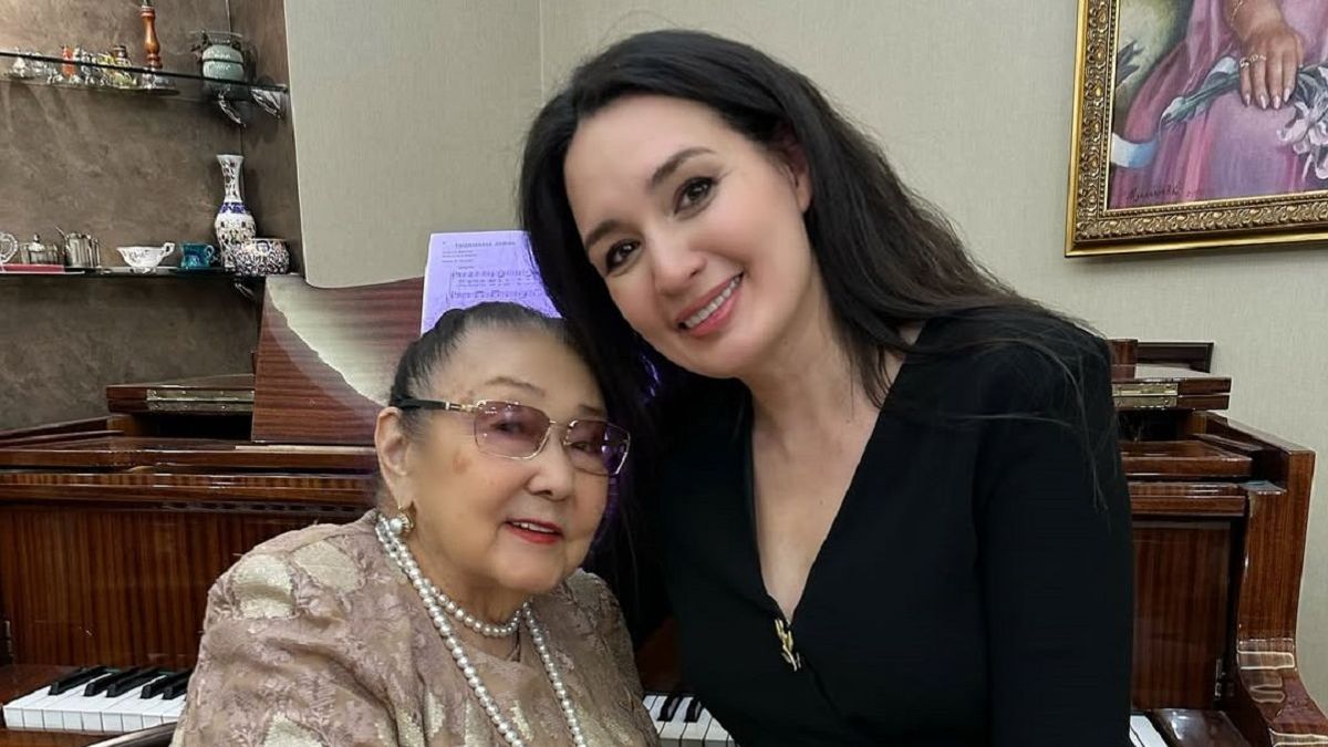 Бибигуль Тулегенова и Зарина Алтынбаева