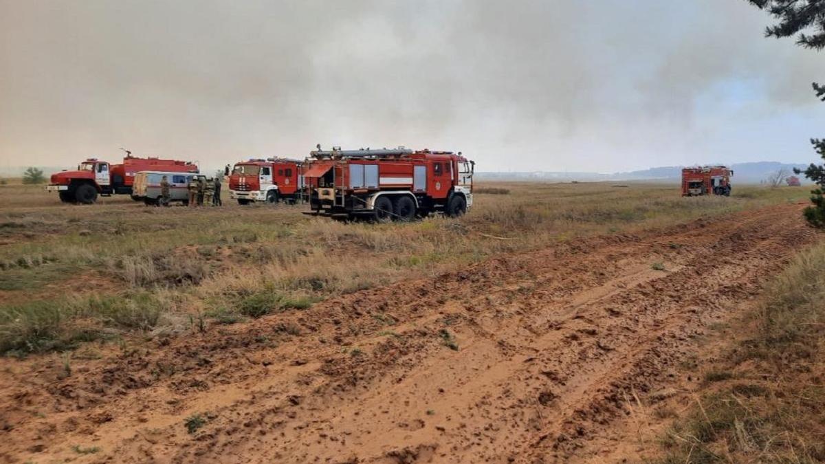 Пожарные машины на месте пожара в Костанайской области Пожарные машины на месте пожара в Костанайской области