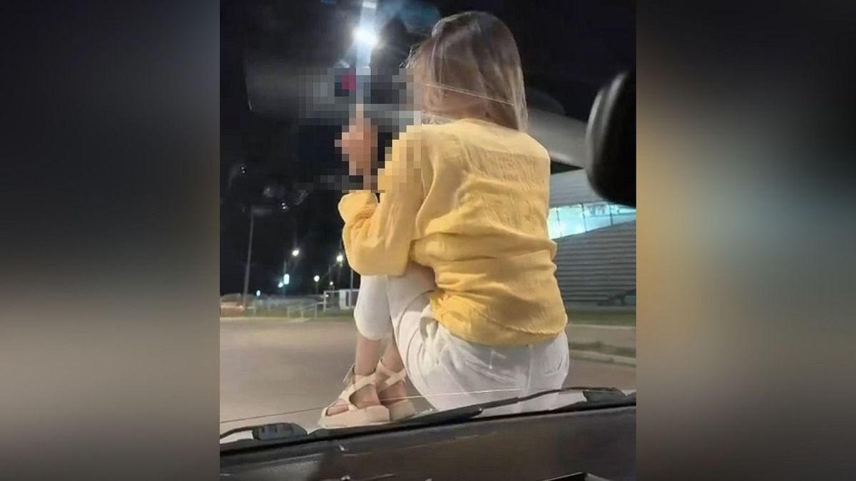 Девушка на капоте авто в Семее