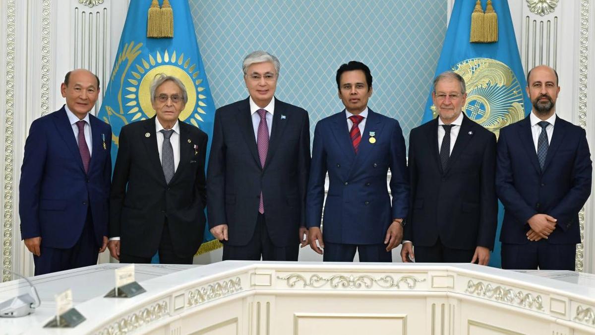 Мемлекет басшысы әлемдік нейрохирургия саласының өкілдерімен кездесті Мемлекет басшысы әлемдік нейрохирургия саласының өкілдерімен кездесті