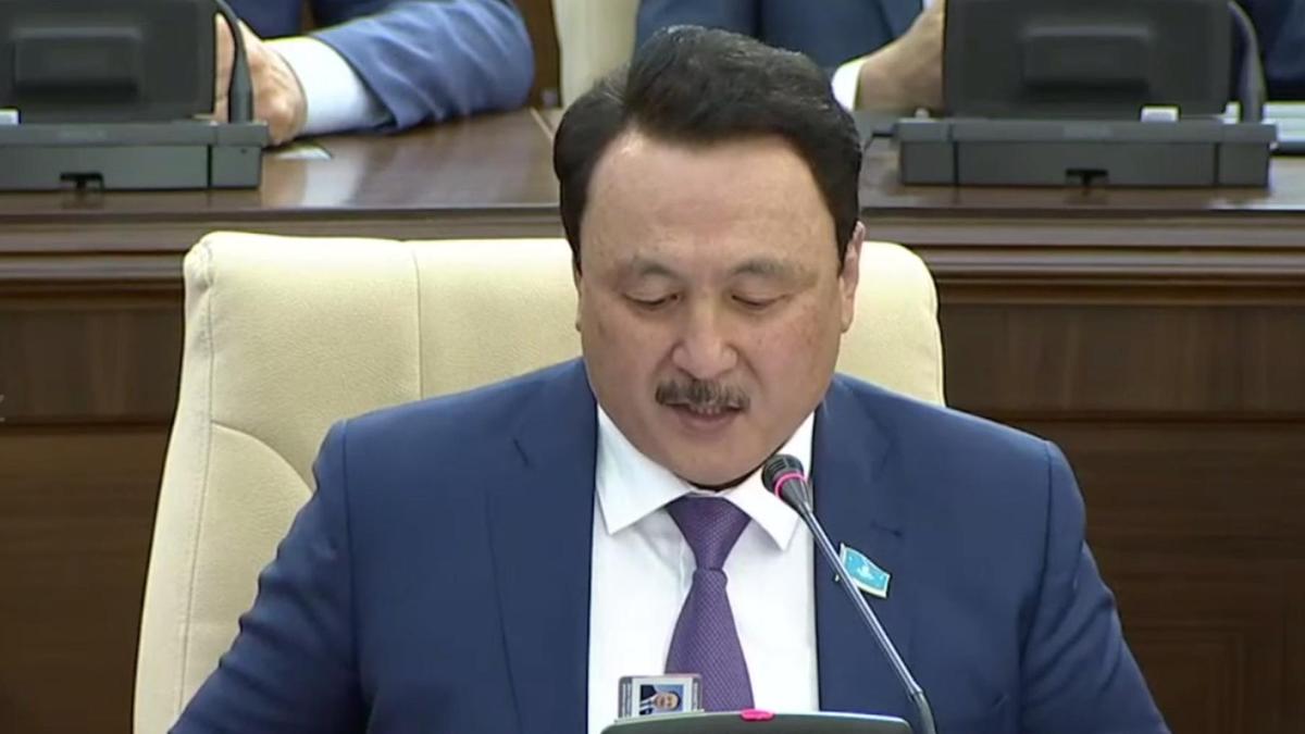 Аманжол Әлтай мәжіліс отырысында Аманжол Әлтай мәжіліс отырысында