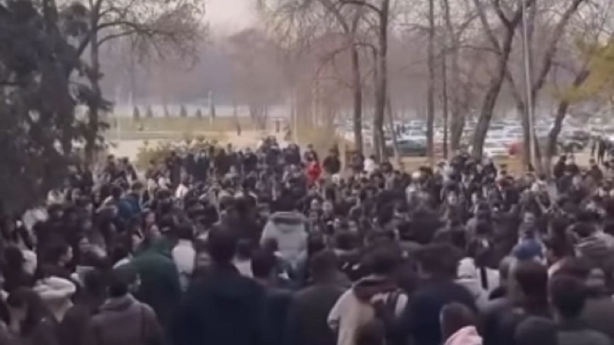 Эвакуация студентов во время землетрясения