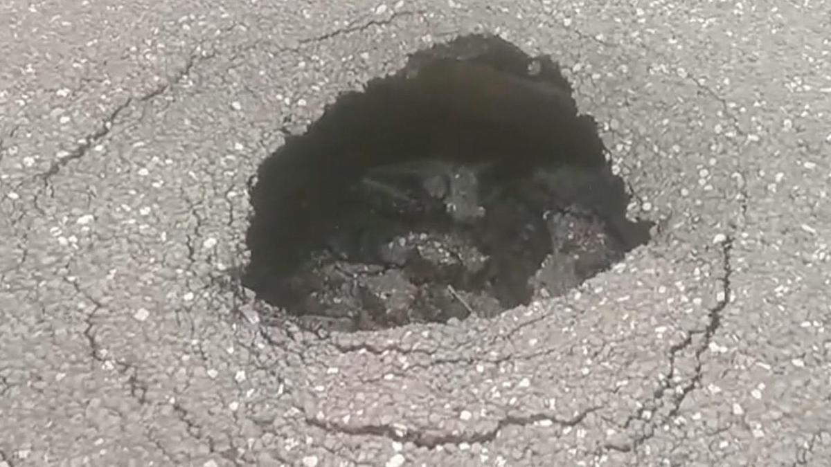 Яма на трассе в Жамбылской области