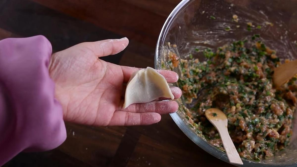 Сформированный китайский пельмень