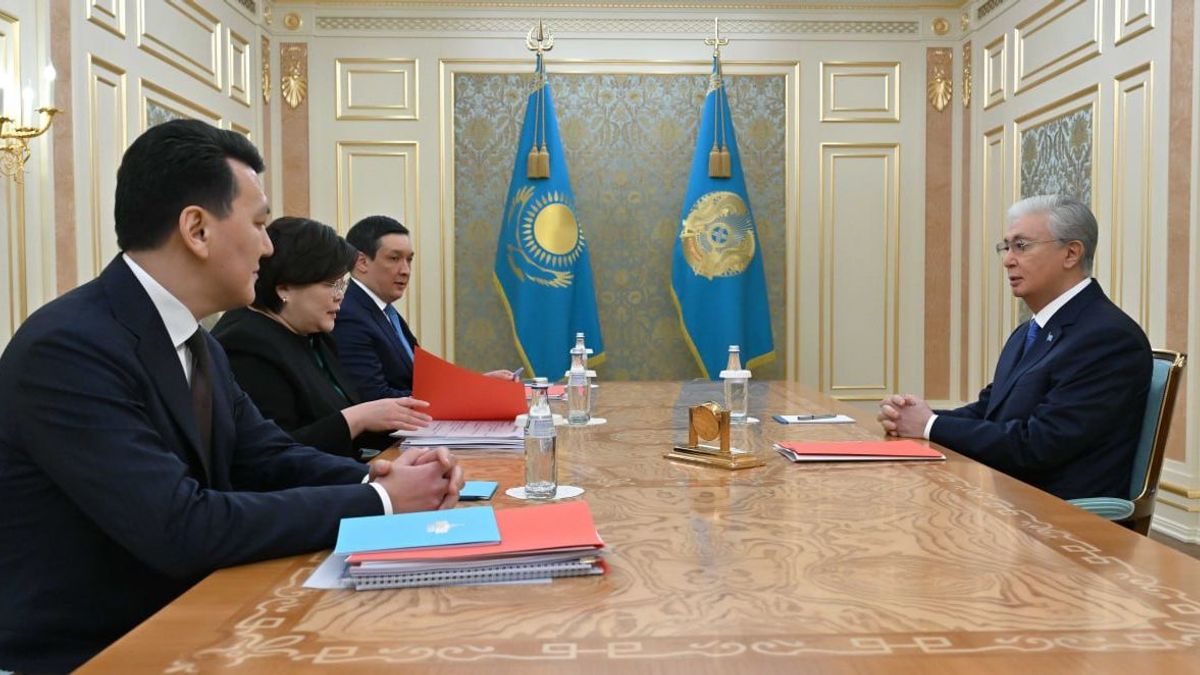 Касым-Жомарт Токаев и члены конституционной комиссии