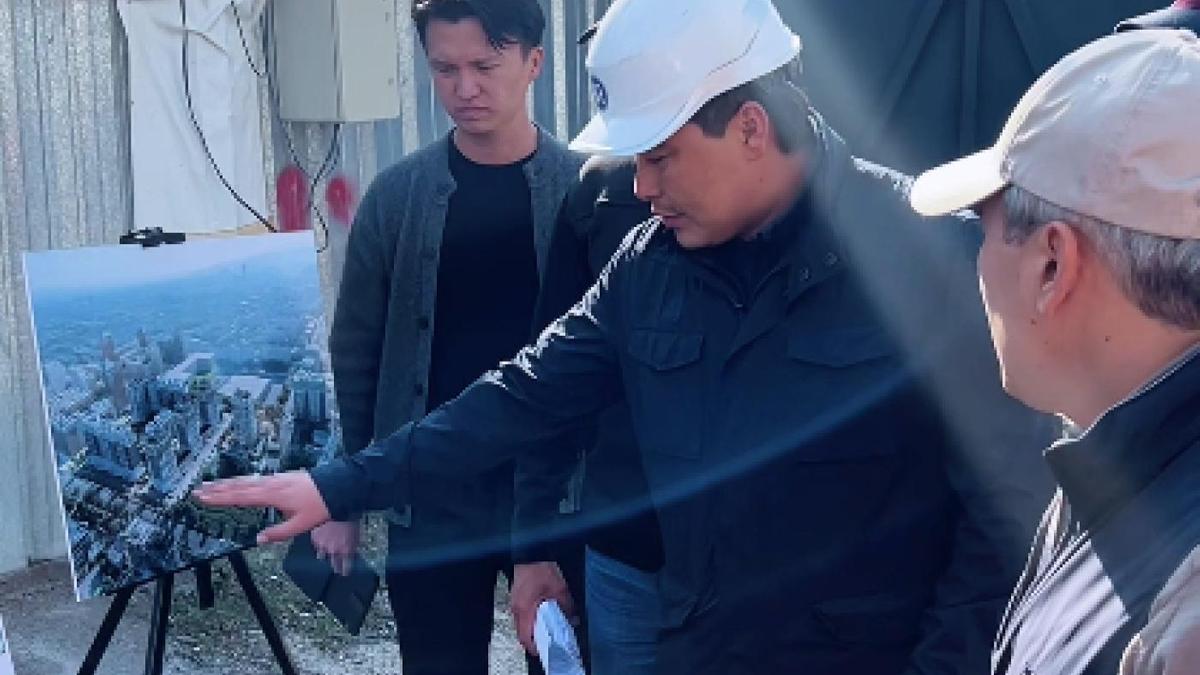 Подрядчик показывает эскиз ЖК