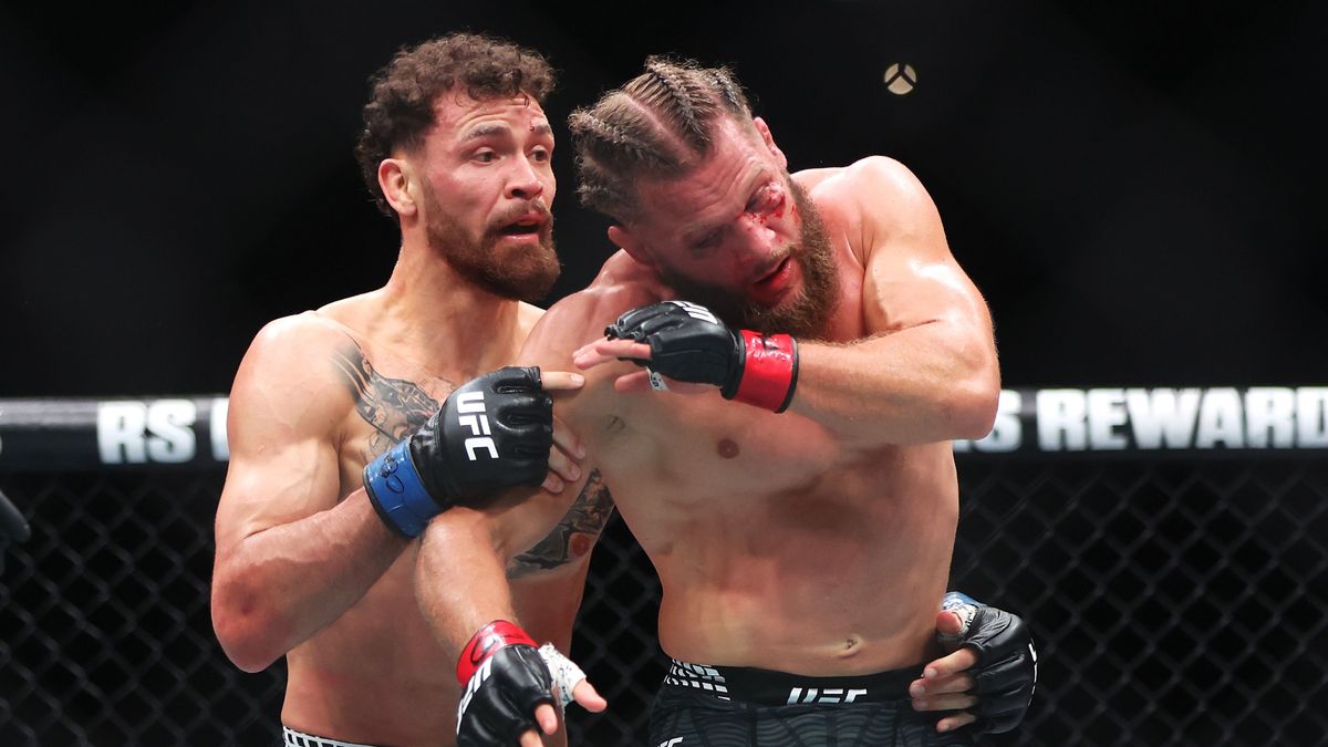 Бойцы ММА Маурисио Руффи и Рафаэль Физиев (слева направо)