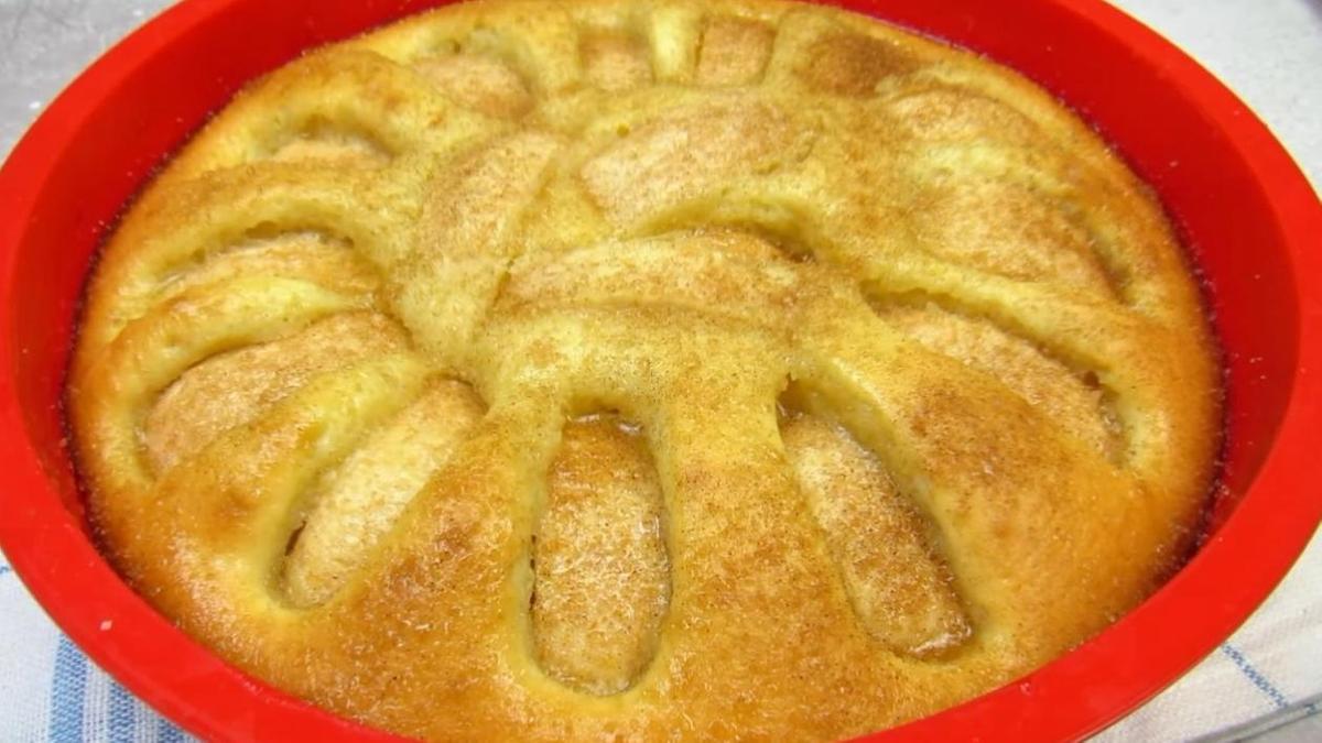 Пирог посыпанный сахаром с корицей