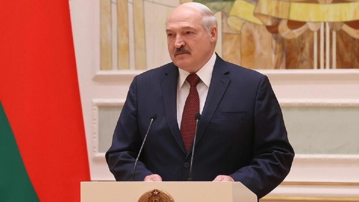 Лукашенко рассказал о конфронтации с соседями и лагере для "работы по Беларуси" в Украине
