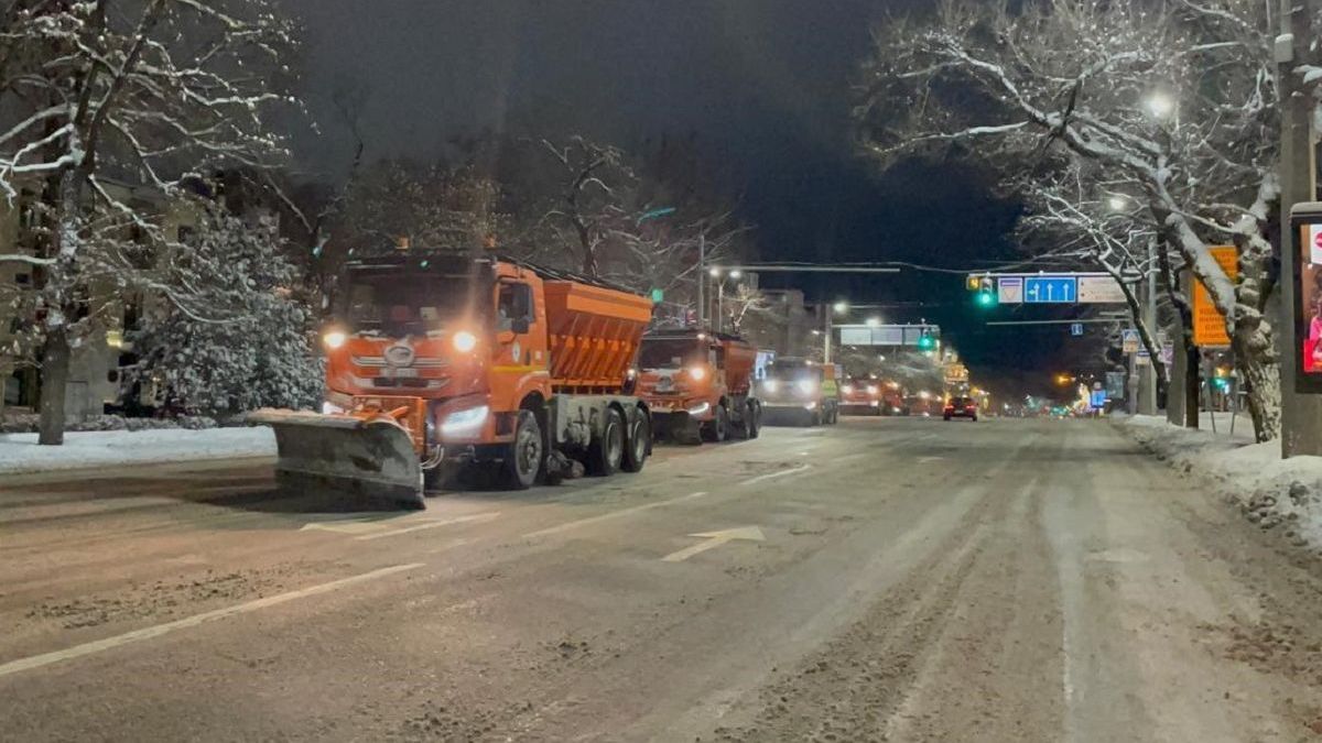 Уборка снега в Алматы