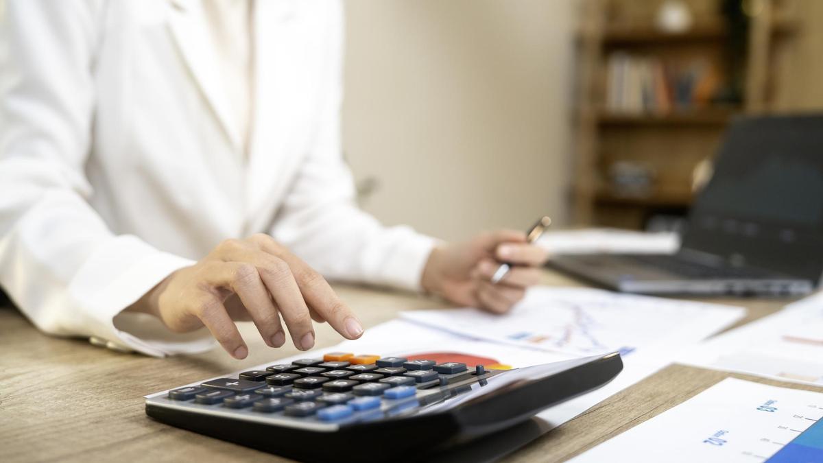 Женщина-бухгалтер