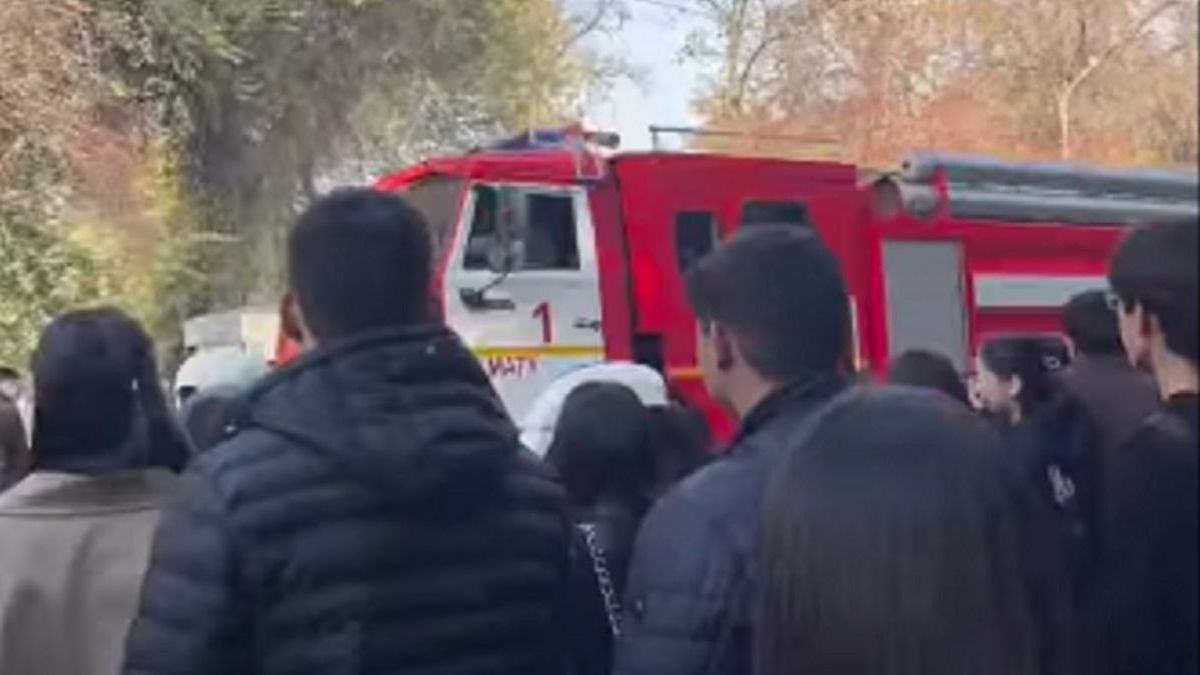 Өрт сөндіру көлігі мен студенттер