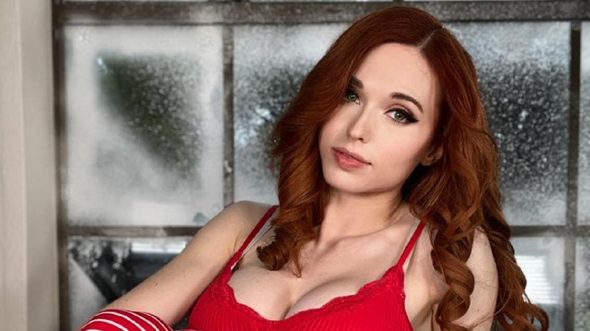 Кейтлин Amouranth Сирагуса Кейтлин Amouranth Сирагуса