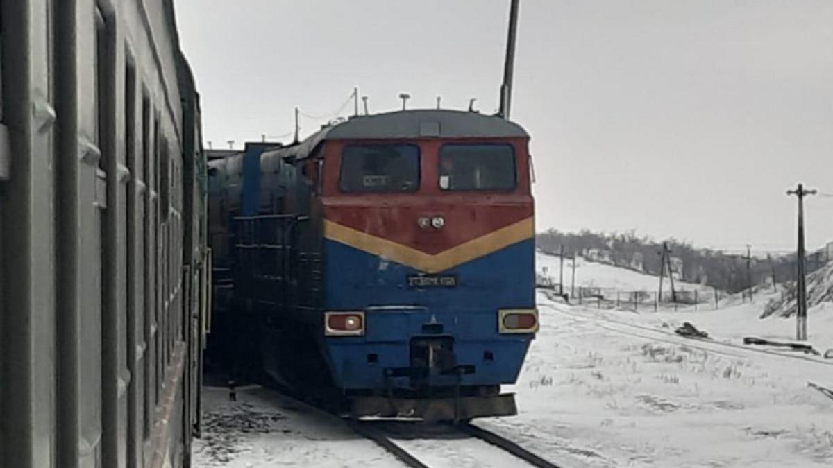 Поезда стоят на дороге Поезда стоят на дороге
