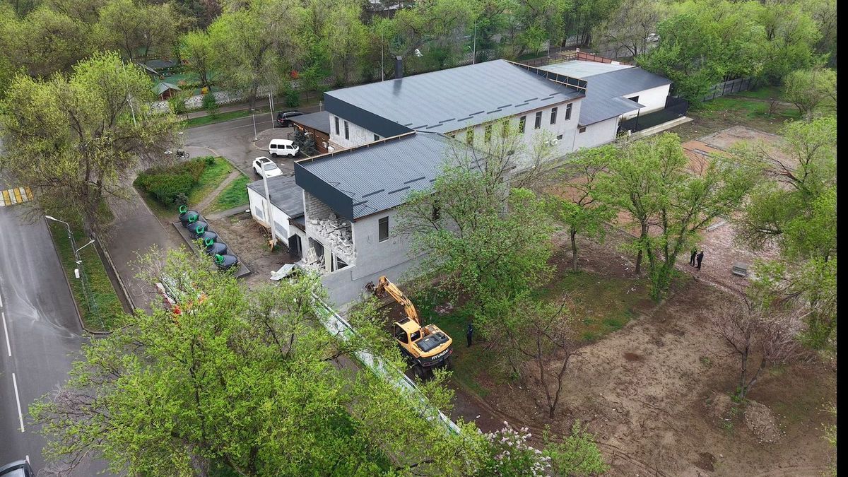 Здание кафе сносят в Алматы