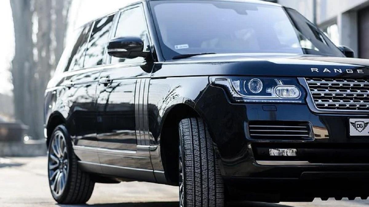 Черный Range Rover