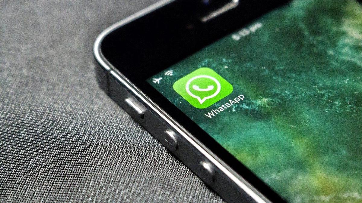 Казахстанцы приняли шутку про платные звонки в WhatsApp за правду