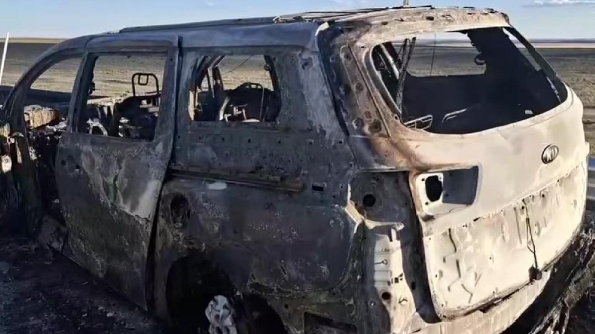 Сгоревший автомобиль Сгоревший автомобиль