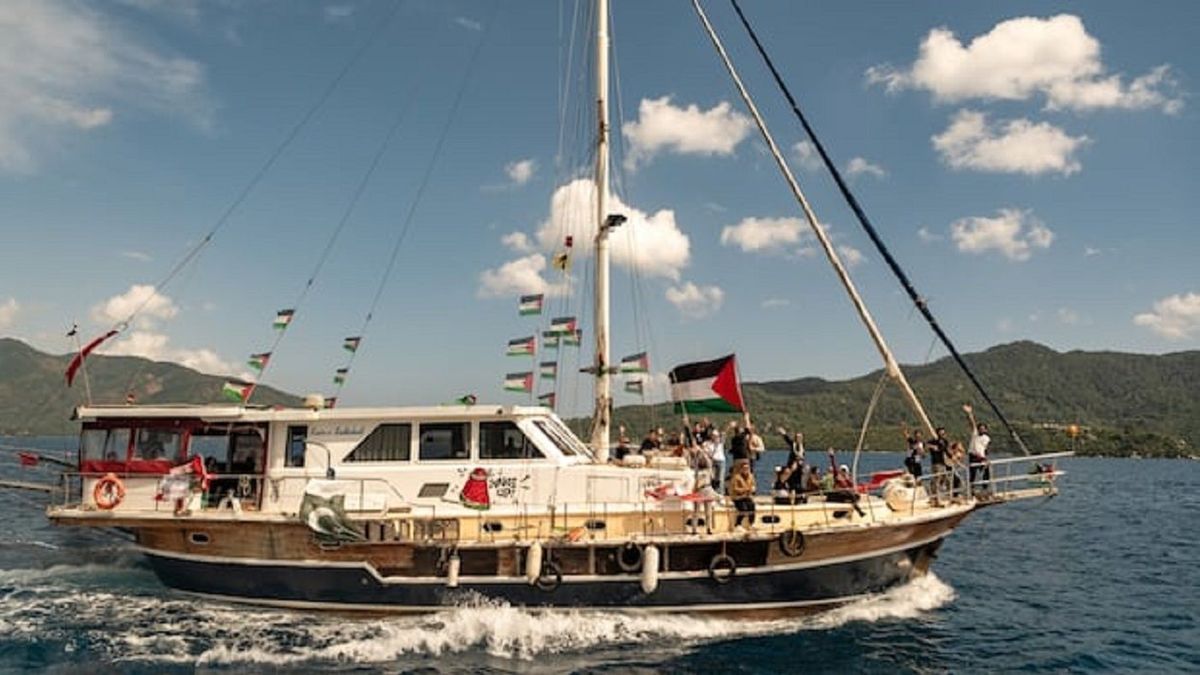 Судно с гуманитарной помощью