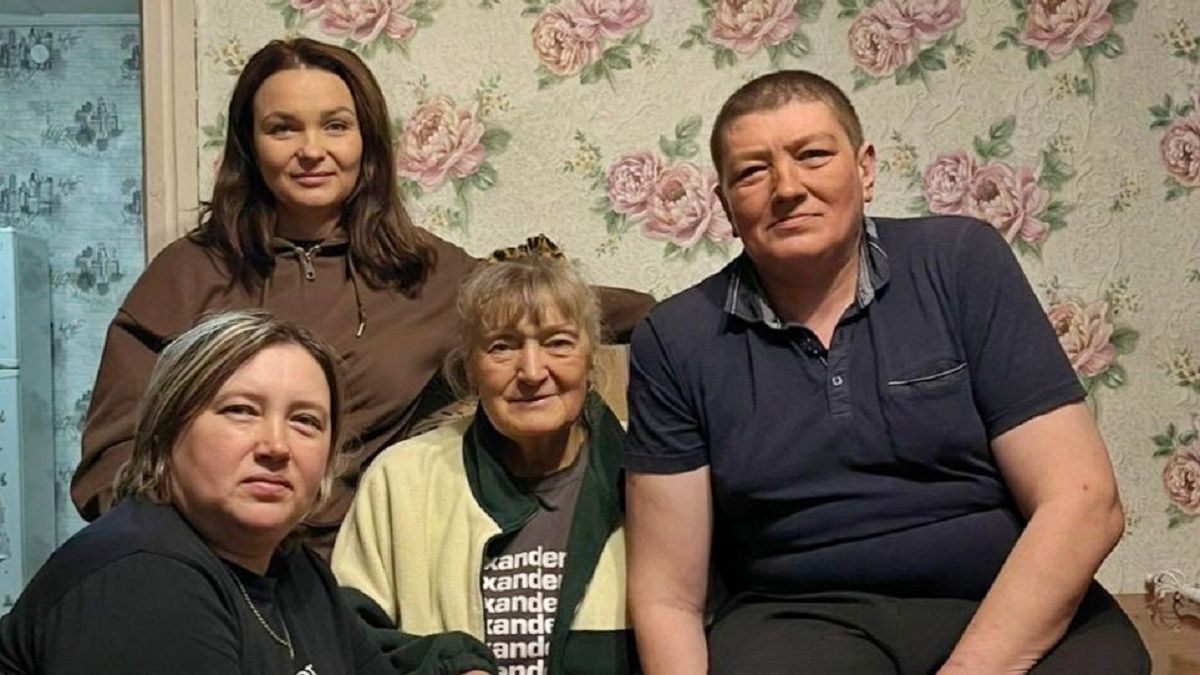 Людмила Скрипник с родственниками