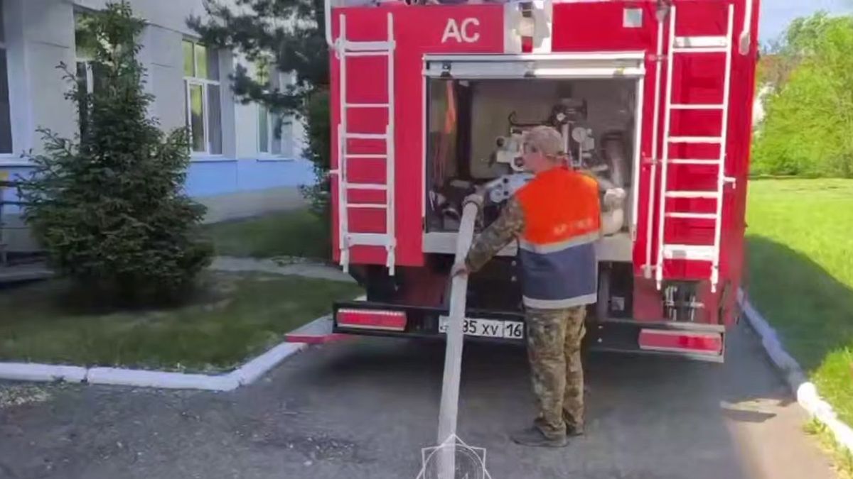 Пожарная машина на месте возгорания