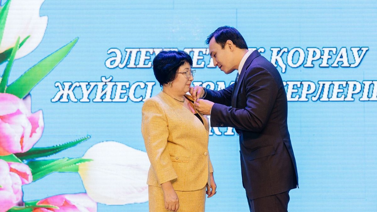 Порнография және эротика суреттері